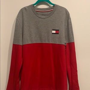 A men’s Tommy Hilfiger sweater